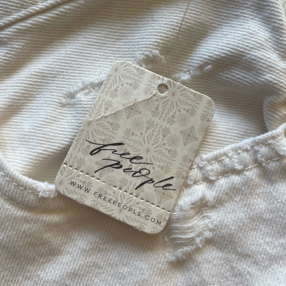 Free People We the Free Distressed NWT White Denim Shorts Size 28 - Picture 8 of 11